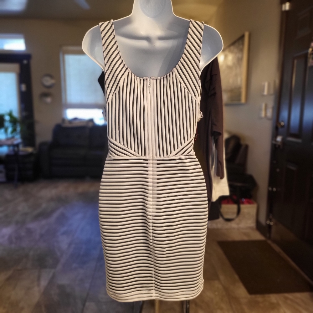 bebe BODY CON DRESS - Picture 2 of 6